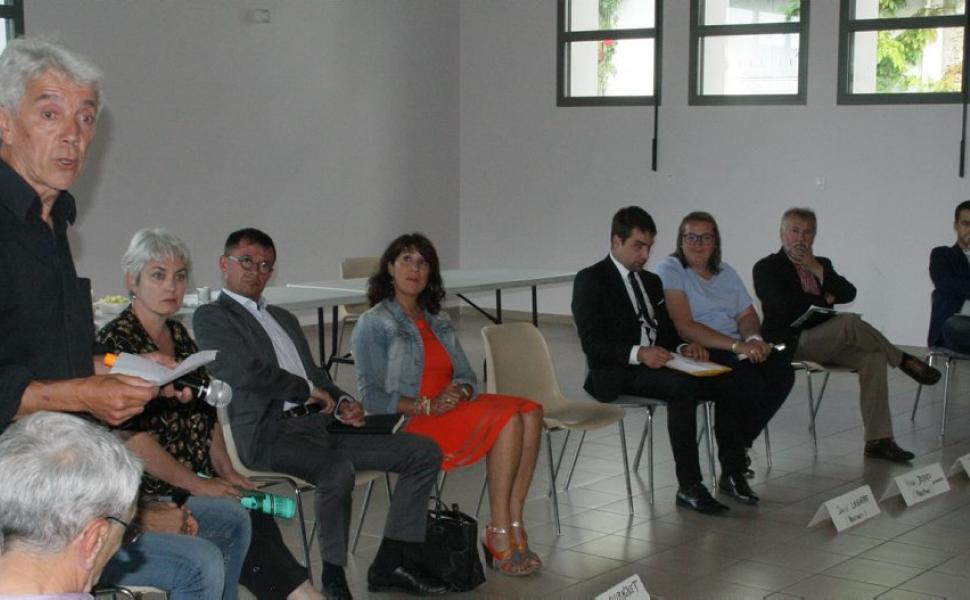 Présentation des 5 candidats présents le 01 06 17 accompagnés de leurs suppléants sur la réunion et débat pour l'avenir de notre ligne